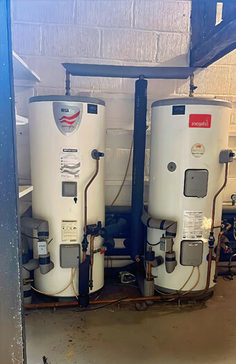 https://perthhotwaterservices.com.au/uploads/2025/06/electric-hot-water-system-10198.jpg