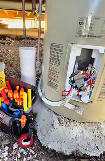 https://perthhotwaterservices.com.au/uploads/2025/06/electric-hot-water-system-49471.jpg