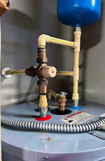 https://perthhotwaterservices.com.au/uploads/2025/06/gas-hot-water-system-35892.jpg