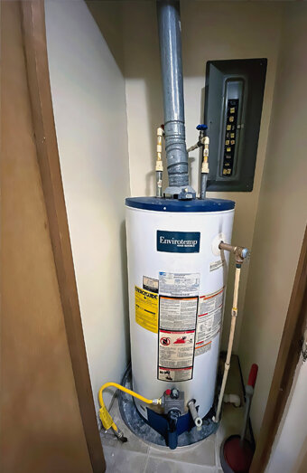 https://perthhotwaterservices.com.au/uploads/2025/06/gas-hot-water-system-40702.jpg