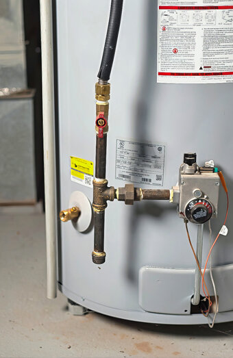 https://perthhotwaterservices.com.au/uploads/2025/06/gas-hot-water-system-65811.jpg