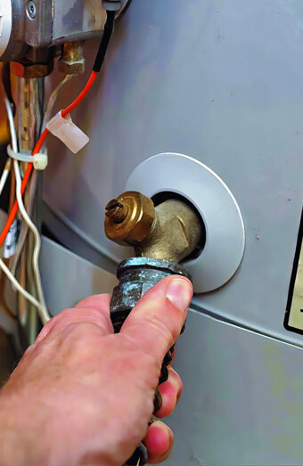 https://perthhotwaterservices.com.au/uploads/2025/06/hot-water-servicing-21854.jpg