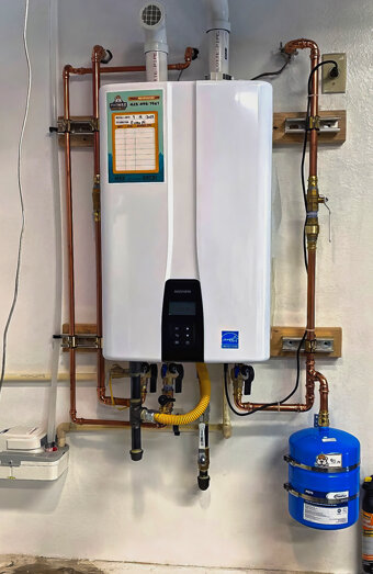 https://perthhotwaterservices.com.au/uploads/2025/06/instant-hot-water-systems-42978.jpg